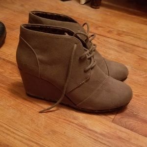Army Green Maurices Wedges